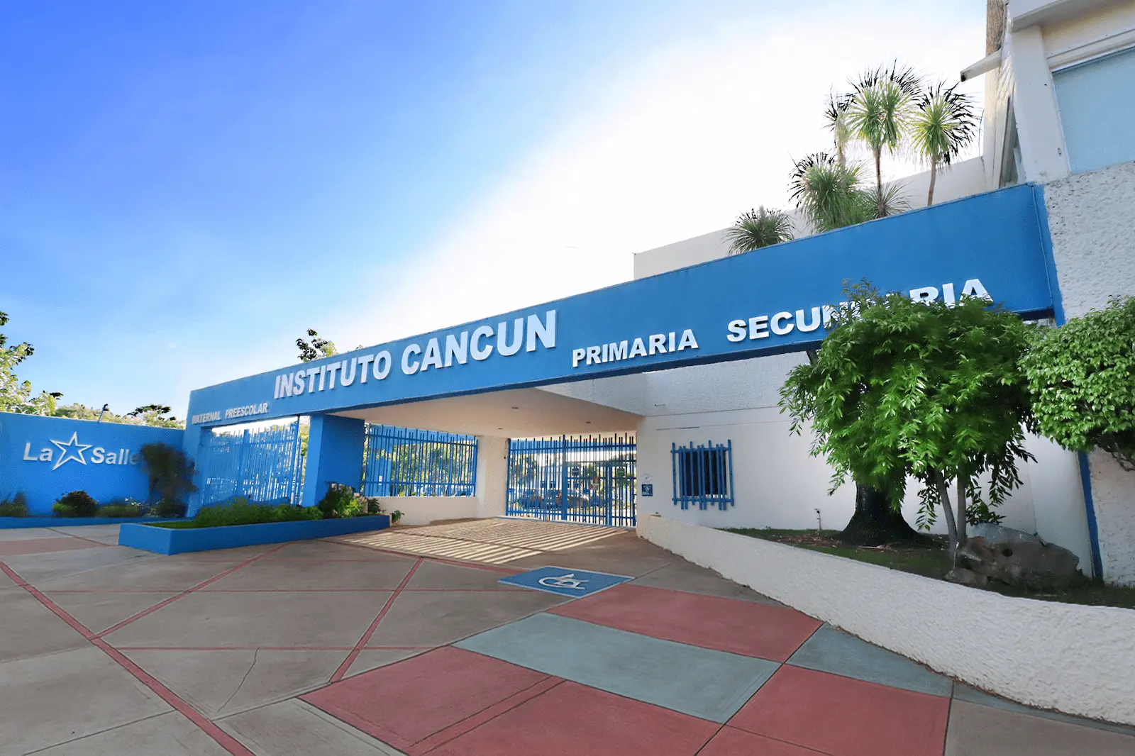 instituto-cancun-laSalle-entrada